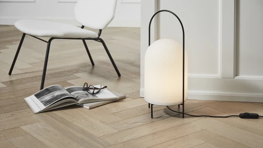 Budiž designové světlo. Lucerny, olejové lampy i&nbsp;kolíky z&nbsp;továrny