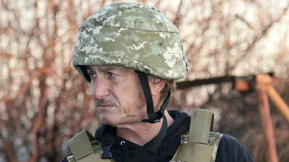 Sean Penn jako žurnalista. Na Ukrajině točí o invazi, potkal se i s prezidentem