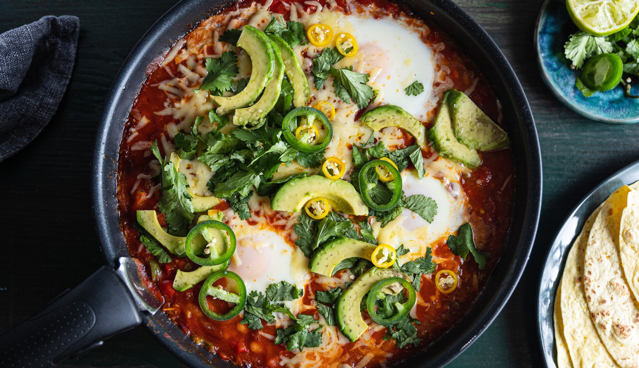 Nasnídejte se ve stylu Mexika. Huevos rancheros s chilli a fazolemi vás postaví na nohy už za 20 minut
