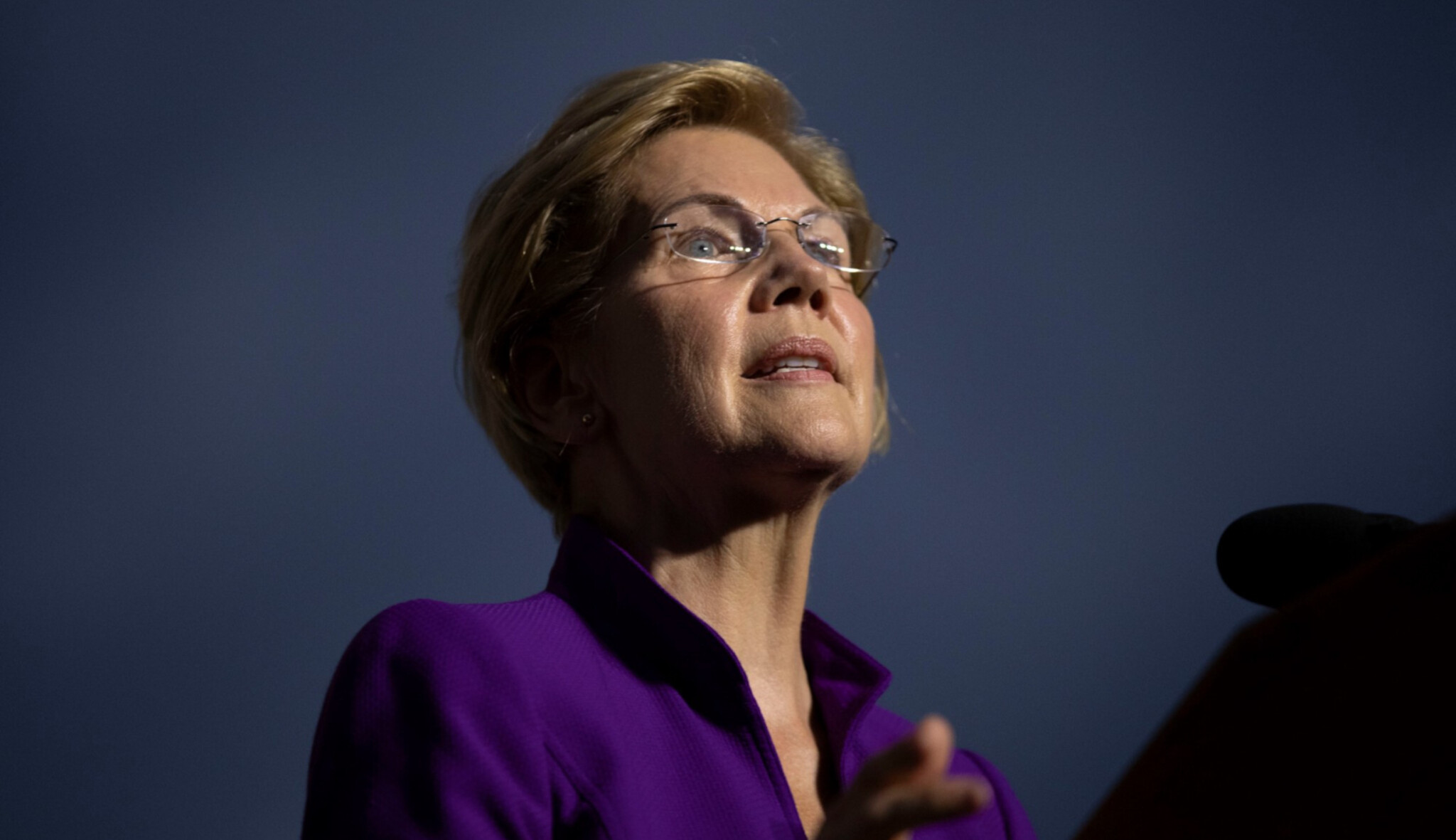 Warren chce výrazně přitvrdit krypto regulaci, prý kvůli Rusům