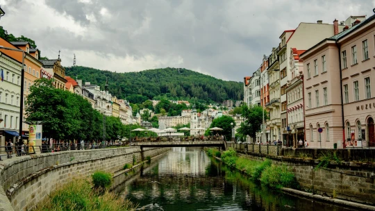 Optimismus a&nbsp;skvělé jídlo, i&nbsp;bez zahraniční klientely. Osm podniků, které ve Varech nechcete minout