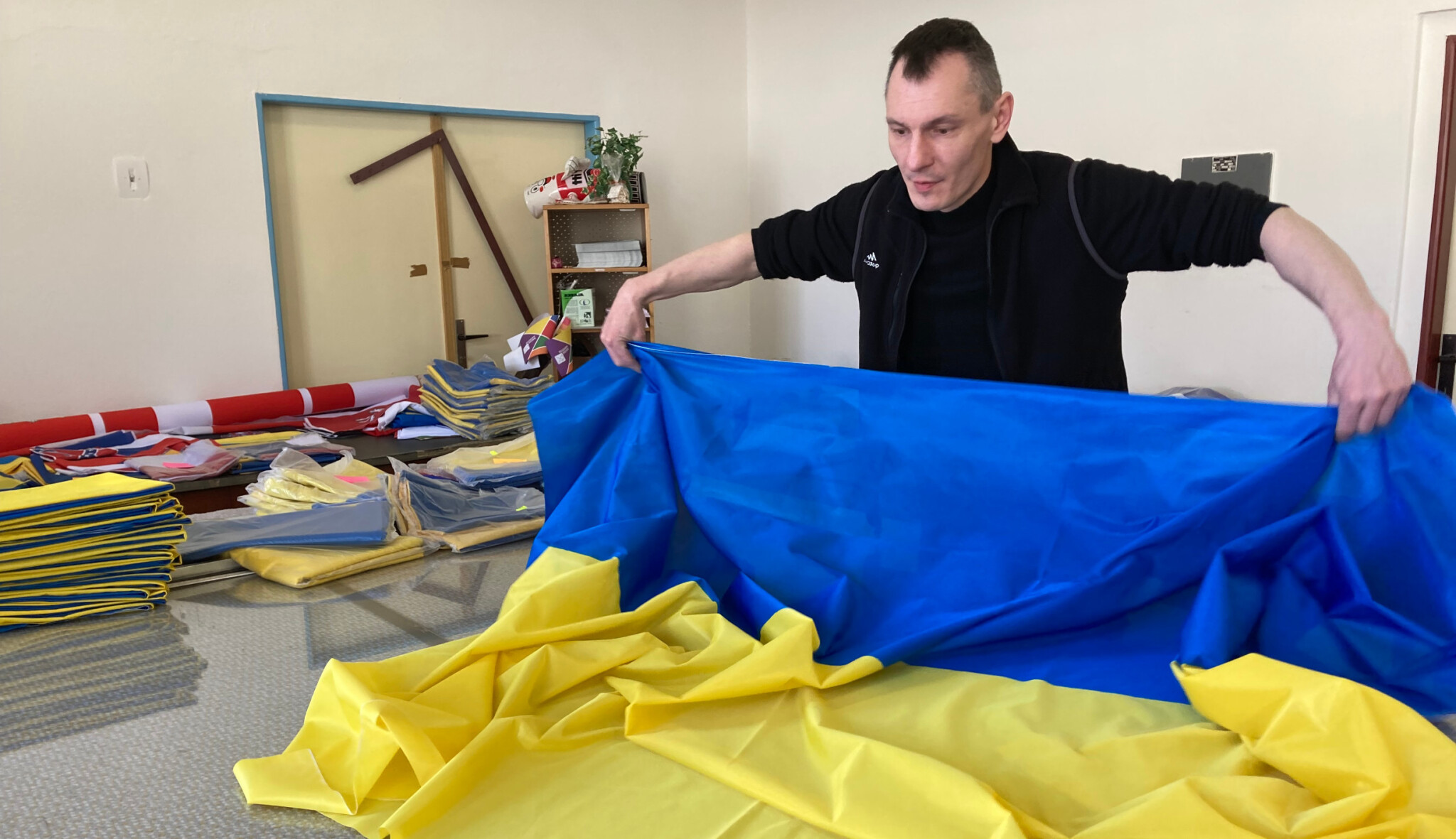 Žlutomodré šílenství. Česká rodinná firma poslední týdny šije jen ukrajinské vlajky