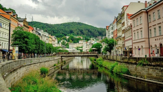 Ruština z&nbsp;Varů nezmizí, míní makléři. Co se děje na tamním realitním trhu?