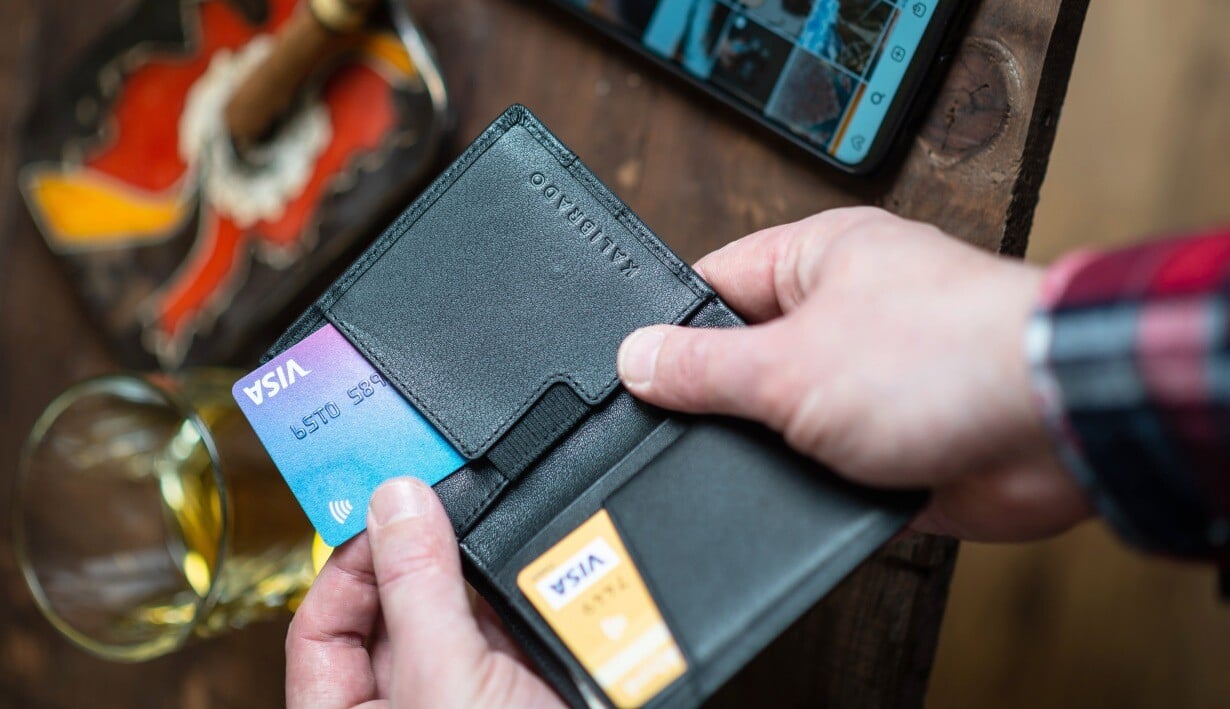 Jak netratit na platbách kartou v cizině? Ohlídejte si poplatky a vyhněte se konverzi