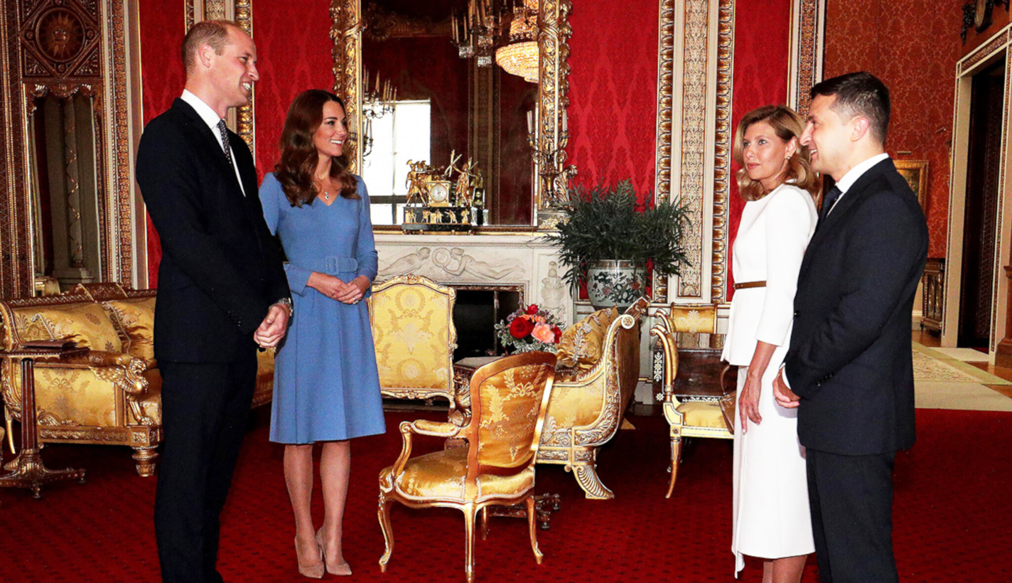 Štědrý dar i gesta účasti. Královna i její rodina porušila zásady, veřejně podpořili Ukrajinu