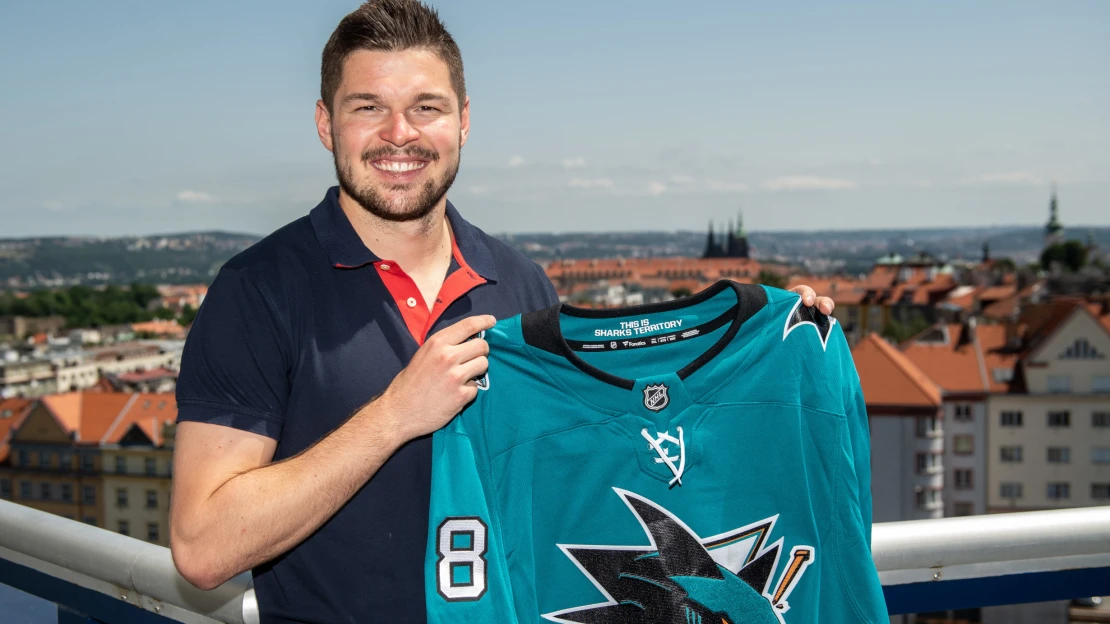 Hertl v Praze. NHL sem přiveze jeho Sharks, s Predators dorazí i Rittich