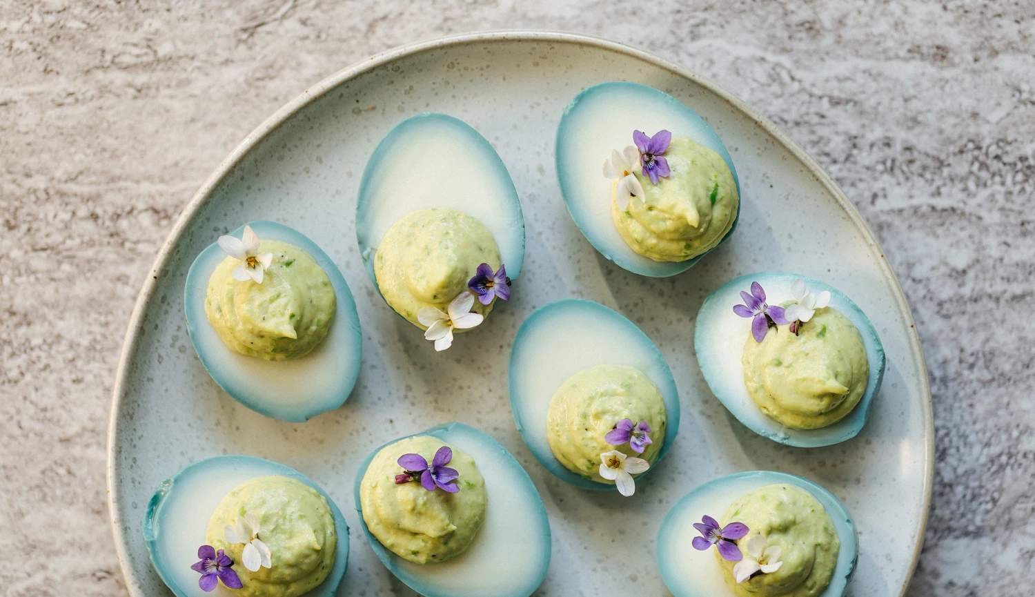 Velikonoční zero waste recept jako vtipný finger food: vejce naložte & naplňte
