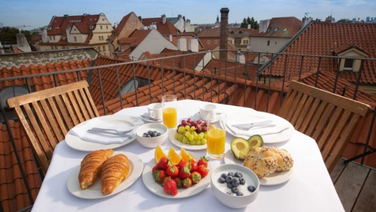 Recepční nevedeme. U Karlova mostu se otevírá samoobslužný hotel