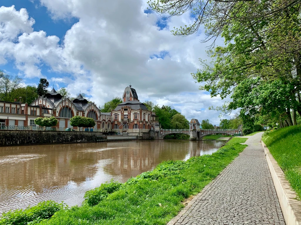 Guide to Hradec Králové: Salon republiky, kterému vtiskli krásu význační architekti i řeka Labe