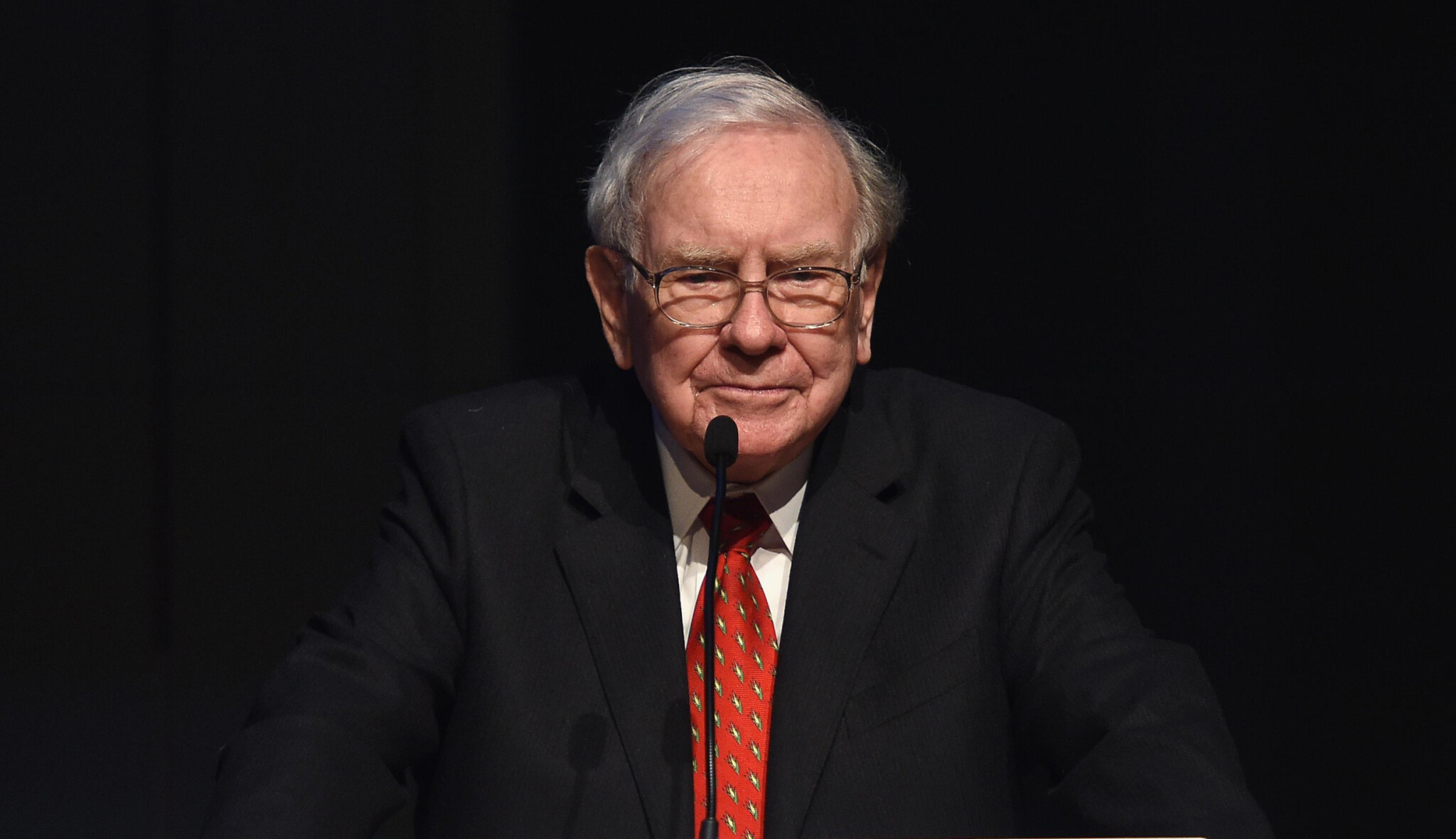 Buffett vyrazil na největší nákupy za více než dekádu. Pořídil si akcie za padesát miliard