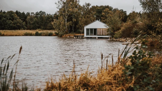 Zůstaňte nad vodou. V tomhle luxusním ubytování v srdci Vysočiny to jde samo