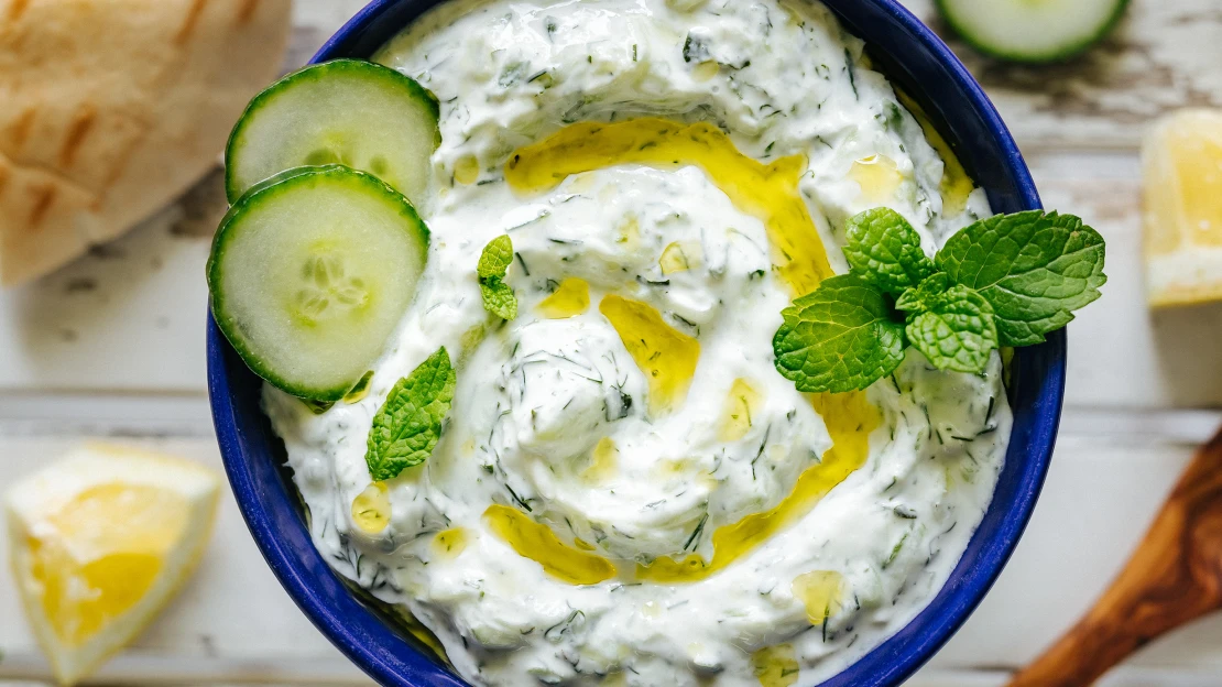 Chladivý výlet do rozpáleného Řecka. Naučte se perfektní okurkové tzatziki