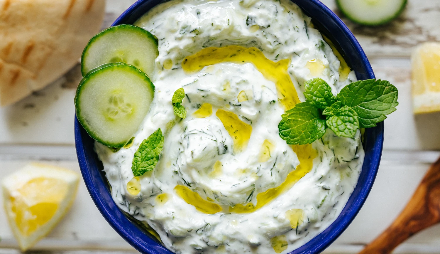 Chladivý výlet do rozpáleného Řecka. Naučte se perfektní okurkové tzatziki