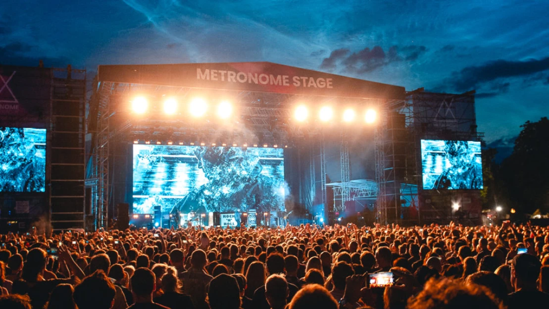 Metronome je zpět. Po tříleté pauze veze hvězdná jména a vyhlíží černá čísla