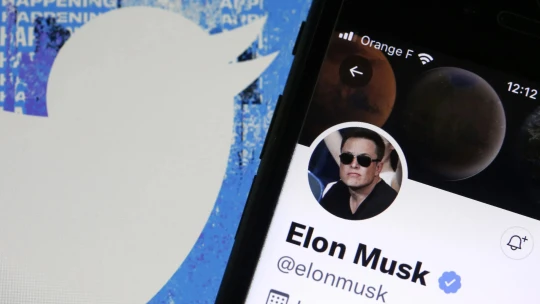 Shortselleři z&nbsp;Hindenburgu chtějí sestřelit Twitter. Hrozí prý, že Musk vycouvá