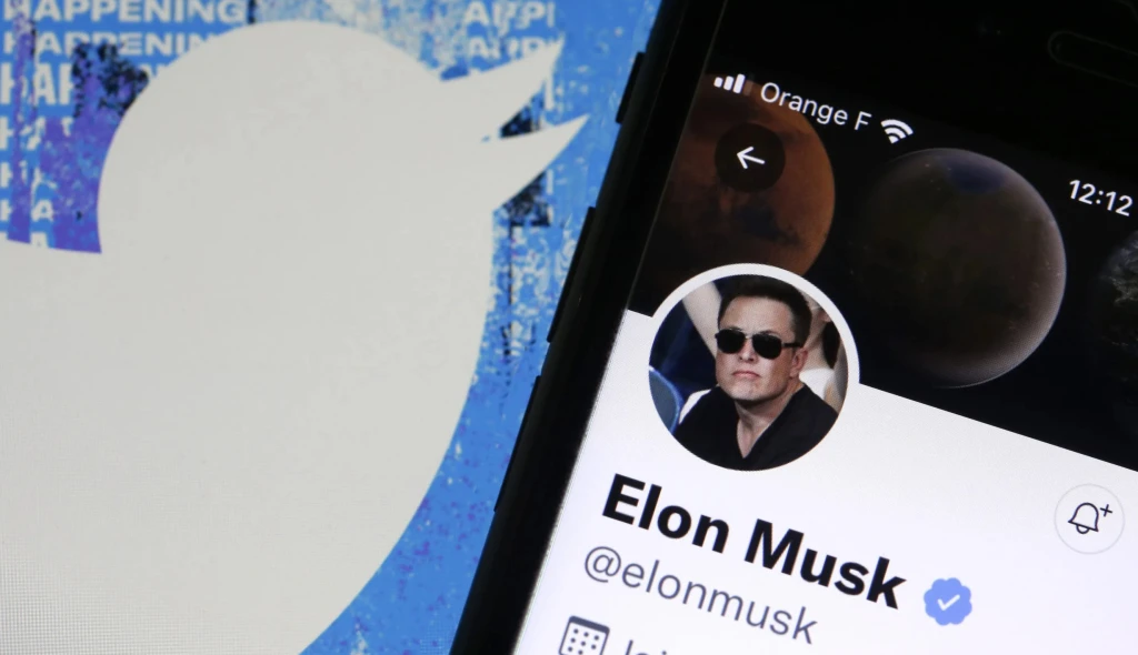 Shortselleři z&nbsp;Hindenburgu chtějí sestřelit Twitter. Hrozí prý, že Musk vycouvá