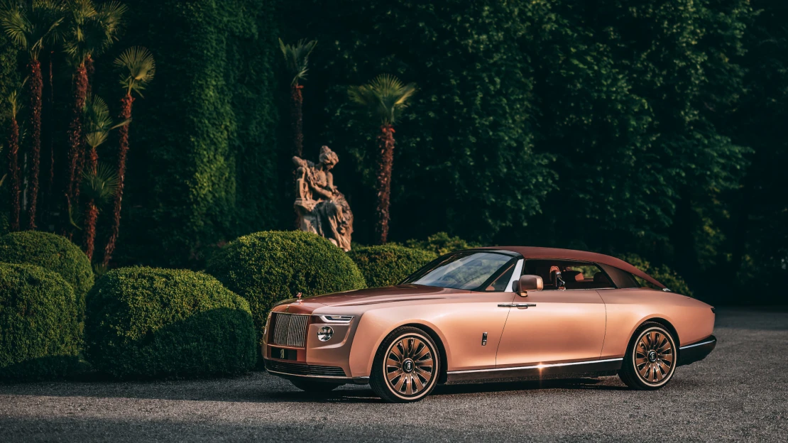 Rolls-Royce ukázal další auto za víc než půl miliardy. Tohle má v DNA perly