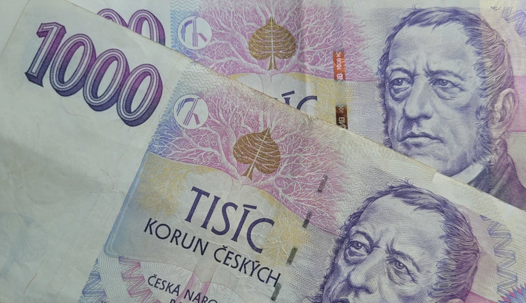 Pozor, nutná výměna! Ve čtvrtek končí platnost bankovek s&nbsp;tenkým proužkem