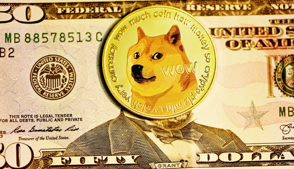 Dogecoin. Vypadá roztomile, ale na tlapkách má i&nbsp;stopy zločinu