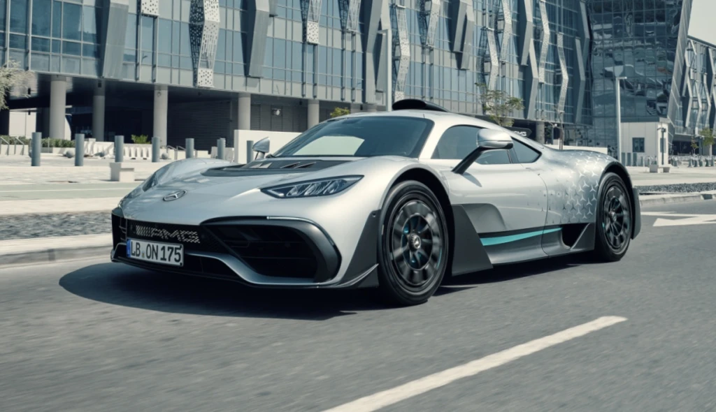 Formulí na nákup. Mercedes-AMG One je tu a&nbsp;zamíří i&nbsp;do Česka