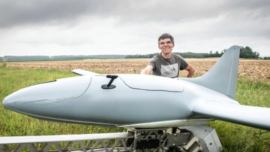 Bájný Bivoj pomůže Ukrajině. Na český dron se vybralo cílových 30 milionů