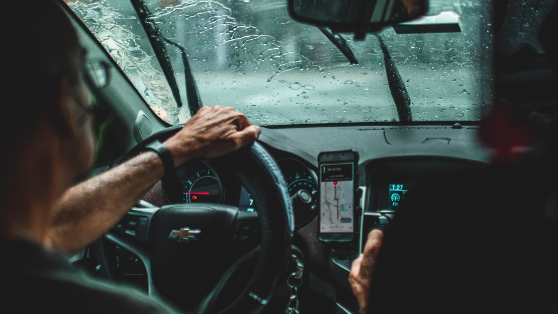 Taxislužby na kolena nesrazily drahá paliva ani covid. Ale zdražily a přijíždějí později