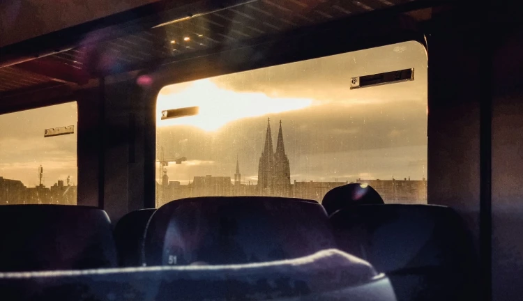 Pohled z vlaku na Kolín nad Rýnem
