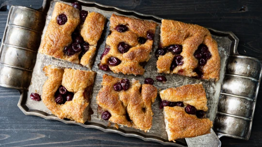 Focaccia na sladko aneb Extrémně lahodná skořicová buchta s&nbsp;višněmi