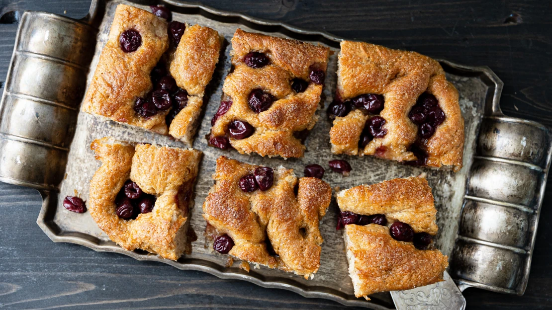 Focaccia na sladko aneb Extrémně lahodná skořicová buchta s višněmi