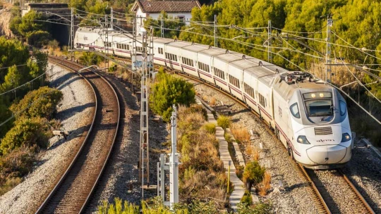 Španělskými vlaky se svezou zdarma i&nbsp;turisté. Česko nic podobného neplánuje