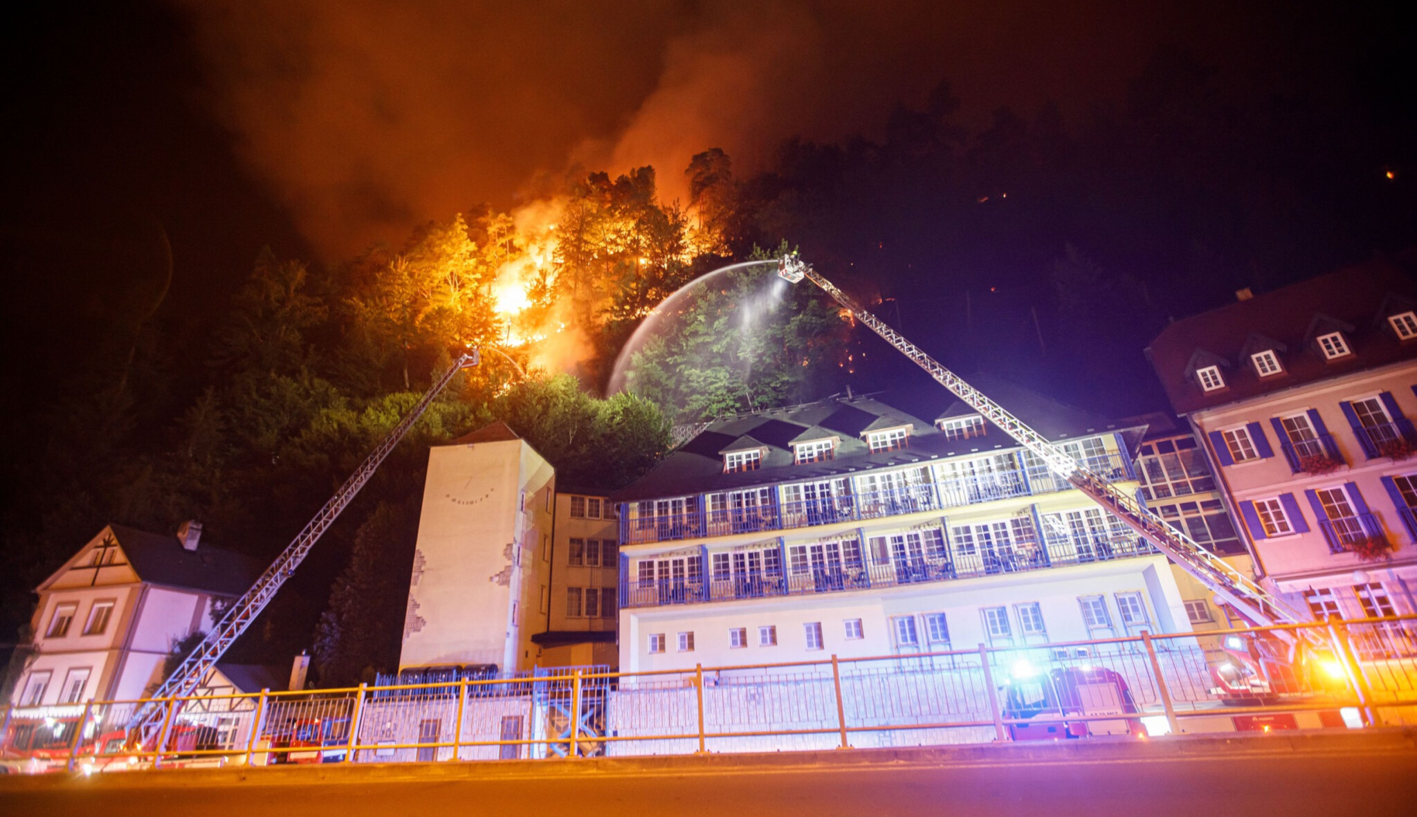 Investice v plamenech. Místo výdělků bojují noví hoteliéři v Hřensku o přežití