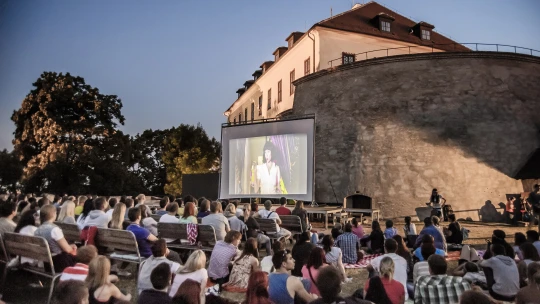 Filmy pod širákem. Devět míst, kde najdete ta nejhezčí letní kina