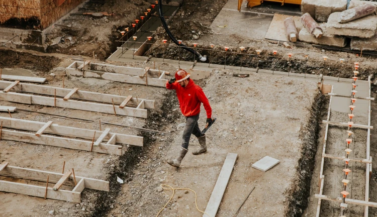 Dělník na stavbě