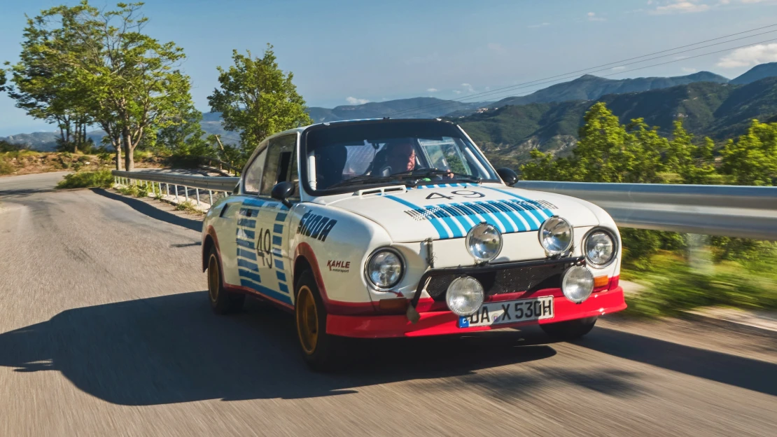 Porsche Východu. U Monte Carla řádila minulost i budoucnost škodovek