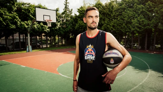 Probudit v&nbsp;Česku zase vášeň k&nbsp;basketbalu. Satoranský otevírá vlastní hřiště