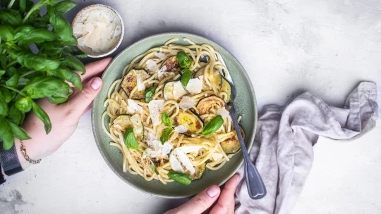 Bez masa &#038; do 15 minut na stole: Spaghetti alla Nerano neboli těstoviny s&nbsp;cuketou