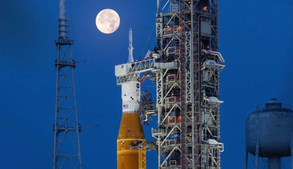 Z Floridy odstartovala raketa Artemis I. Modul Orion obletí Měsíc a&nbsp;vrátí se na Zemi
