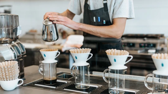 Za procházku po&nbsp;Praze zaplatíte víc než dřív. Čeká vás dražší kafe i oběd a&nbsp;po&nbsp;cvičení studená sprcha