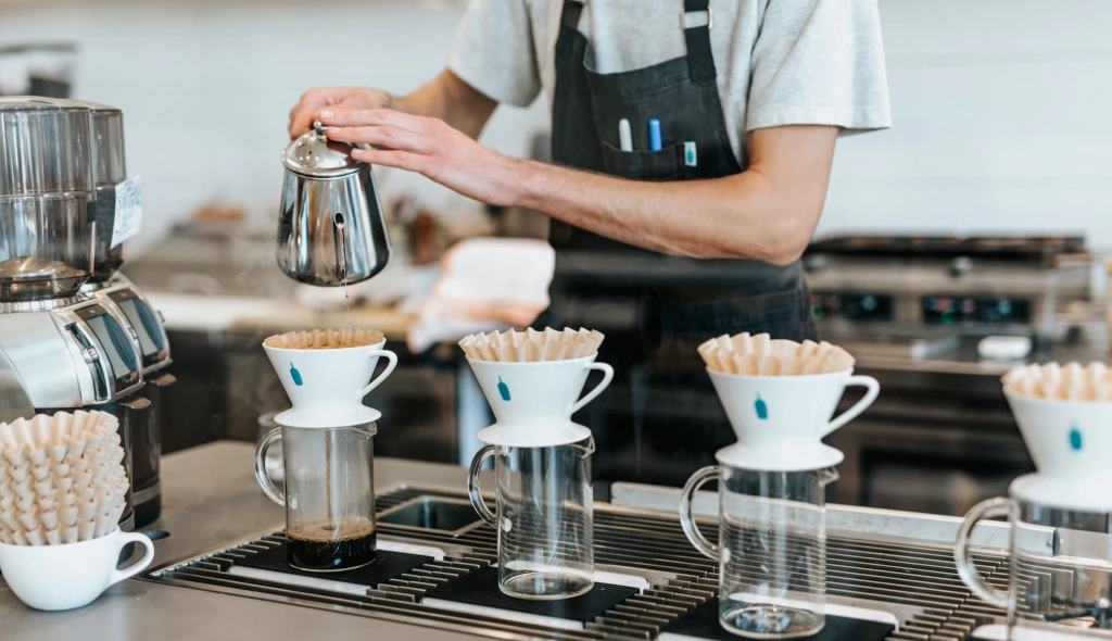 Za procházku po&nbsp;Praze zaplatíte víc než dřív. Čeká vás dražší kafe i oběd a&nbsp;po&nbsp;cvičení studená sprcha