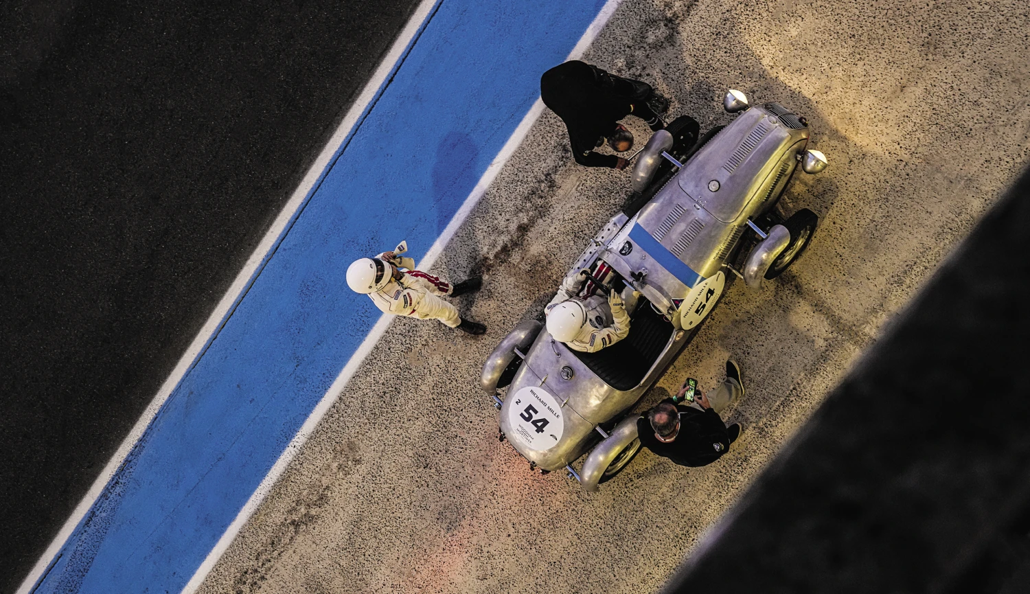 Happy end v Le Mans. Česká aerovka po 70 letech znovu projela cílem