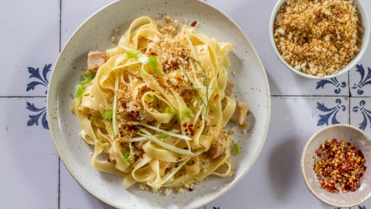 „Parmezán pro chudé“ a&nbsp;„ryba pro bohaté“ neboli dvacetiminutové fettucine s pangritatou a&nbsp;tuňákem