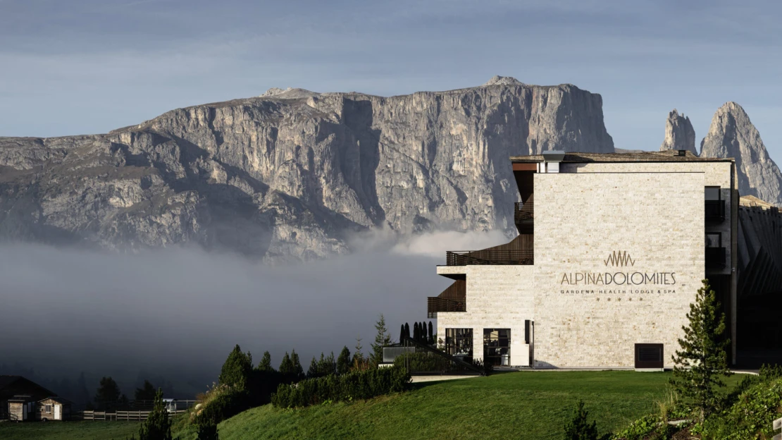 Obklopeni vrcholky hor a luxusem. Dolomitský hotel leží tam, kde končí dráhy lanovek