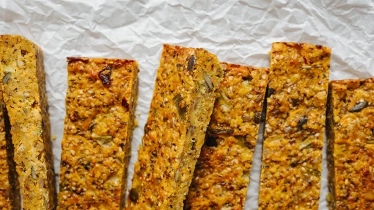 Jezte zdravě i&nbsp;za pochodu. Slaný flapjack jako alternativa slazených tyčinek