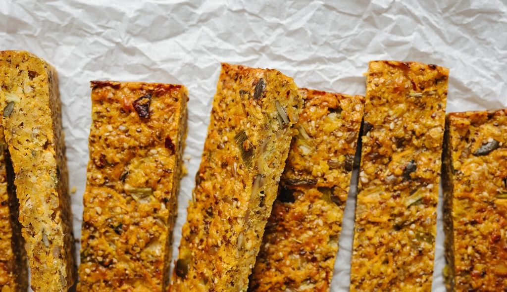 Jezte zdravě i&nbsp;za pochodu. Slaný flapjack jako alternativa slazených tyčinek