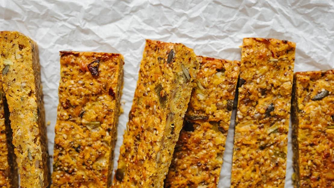 Jezte zdravě i za pochodu. Slaný flapjack jako alternativa slazených tyčinek