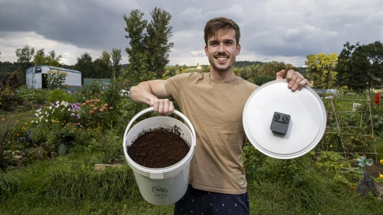 Kam s&nbsp;kávovou sedlinou? ReKáva ji chce svážet a pěstovat v ní hlívu