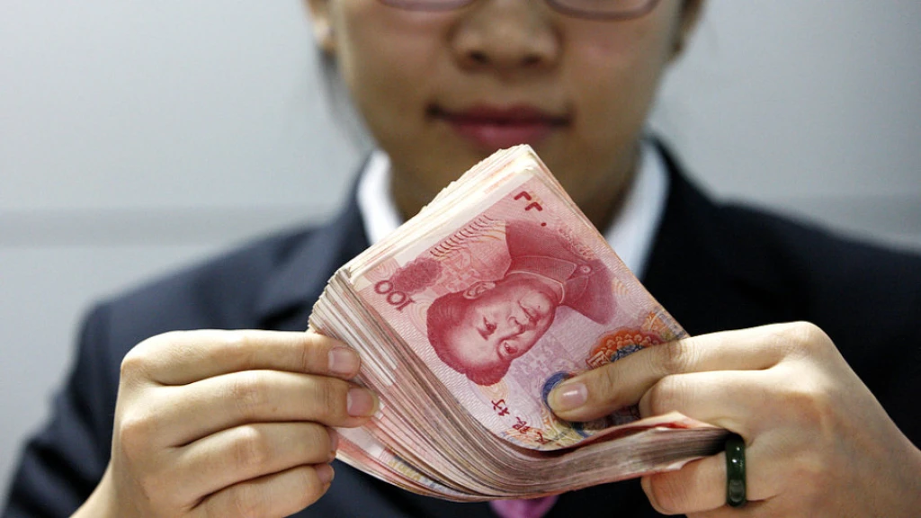Rusko zvažuje nákup čínských jüanů za 70 miliard dolarů. Chce tak zpomalit růst rublu