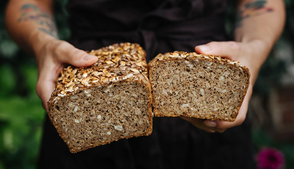 Kvasový chléb upečete, i&nbsp;když na to nemáte celý den. Je 100% žitný &#038; plný vlákniny