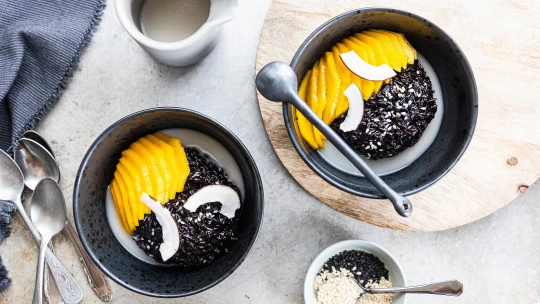 Mango sticky rice má i&nbsp;svou černou stránku, tu si ovšem zamilujete. Zakuste tradiční thajský dezert