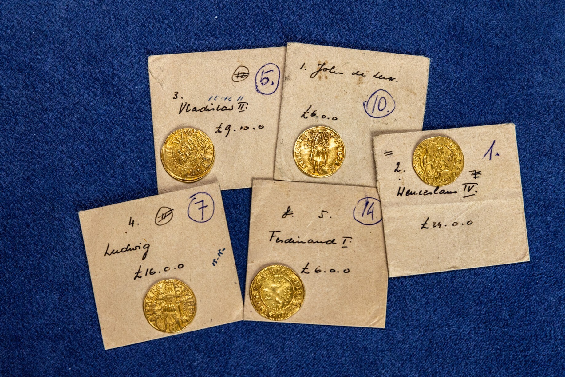 Aukce mincí a medailí v Praze vynesla 140 milionů. Nejžádanější byly mince darované Edvardem Benešem